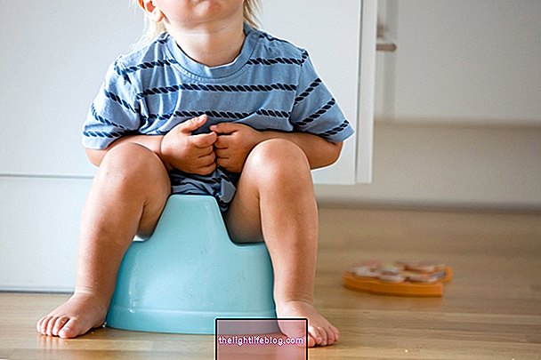 Comment apprendre à bébé à faire pipi dans les toilettes