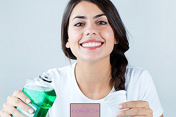 Mouthwash: πώς να επιλέξετε και να χρησιμοποιήσετε σωστά